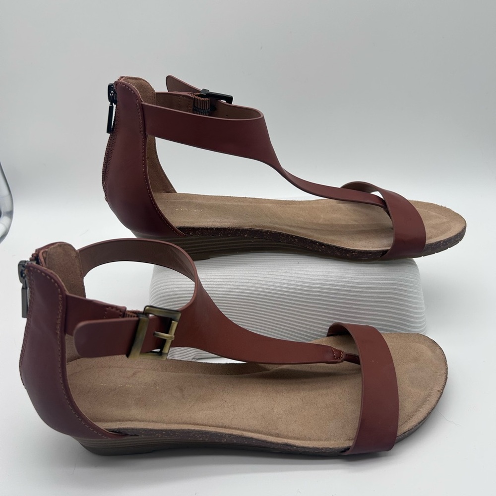 Kenneth Cole Reaction Tan Sandals - Picture 2 of 8